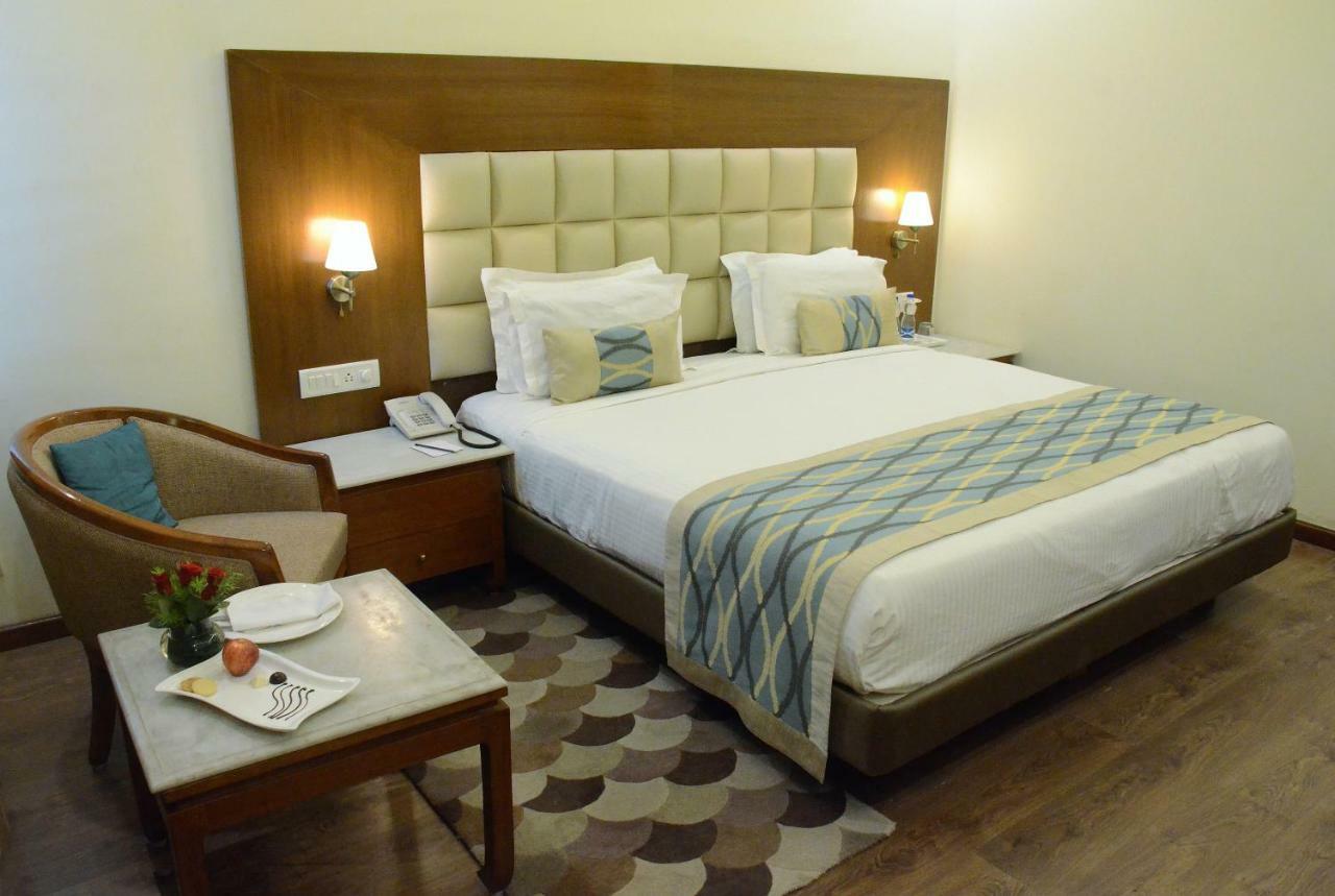 Clarks Avadh Hotel Lucknow Exterior photo